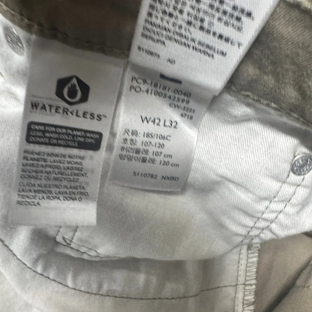 Levi's 541 Pants Mens 42x32 (42x31 ACTUAL) Athletic Taper Khaki Chino Classic